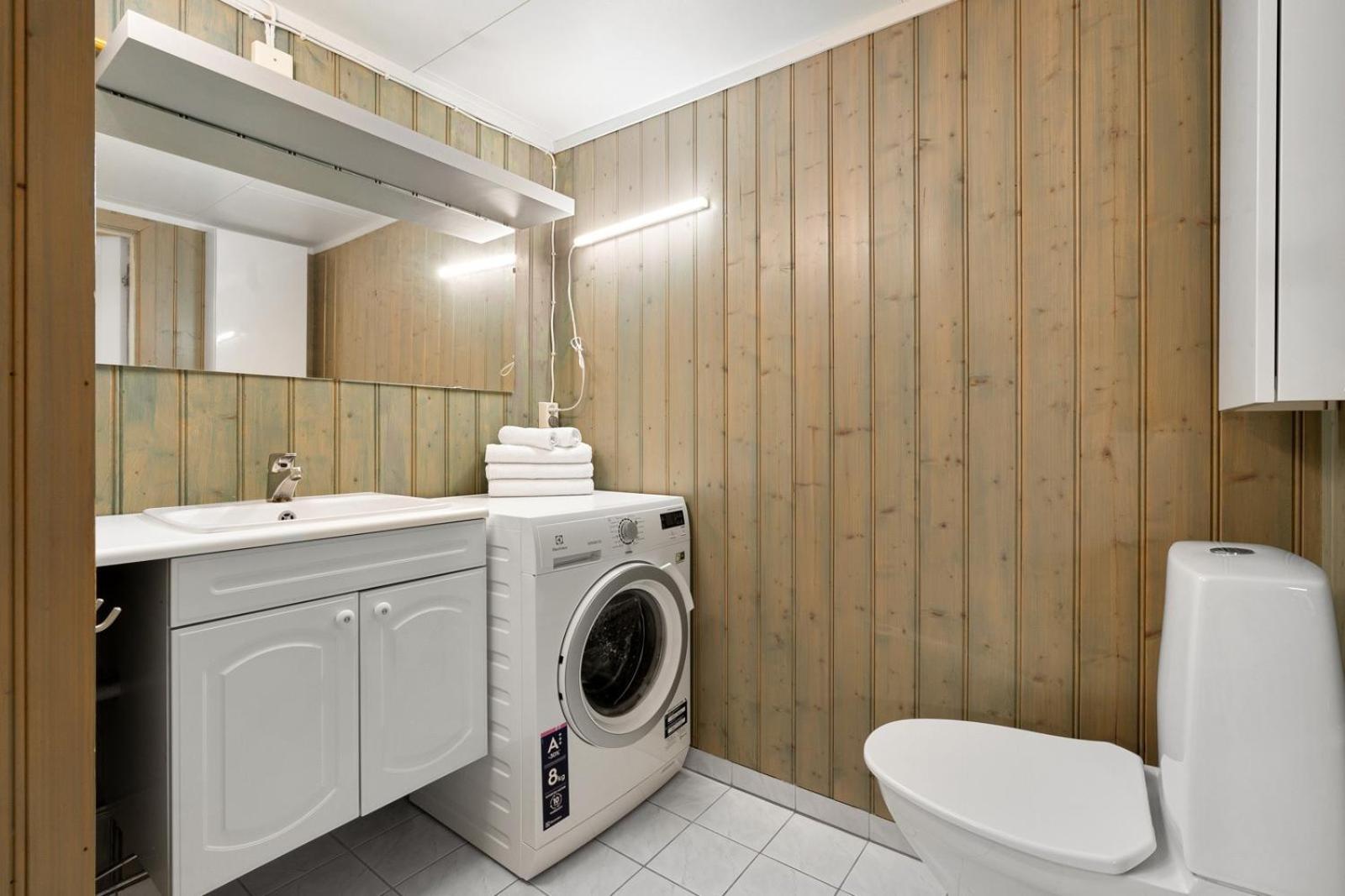Room In Cozy Apartment 7 Min Walk From The City Center Tromsø Zewnętrze zdjęcie
